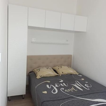 Maison, Rue Calme Dans Village Saint-Mitre-les-Remparts Εξωτερικό φωτογραφία