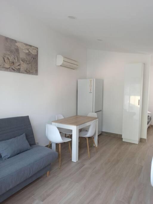 Maison, Rue Calme Dans Village Saint-Mitre-les-Remparts Εξωτερικό φωτογραφία